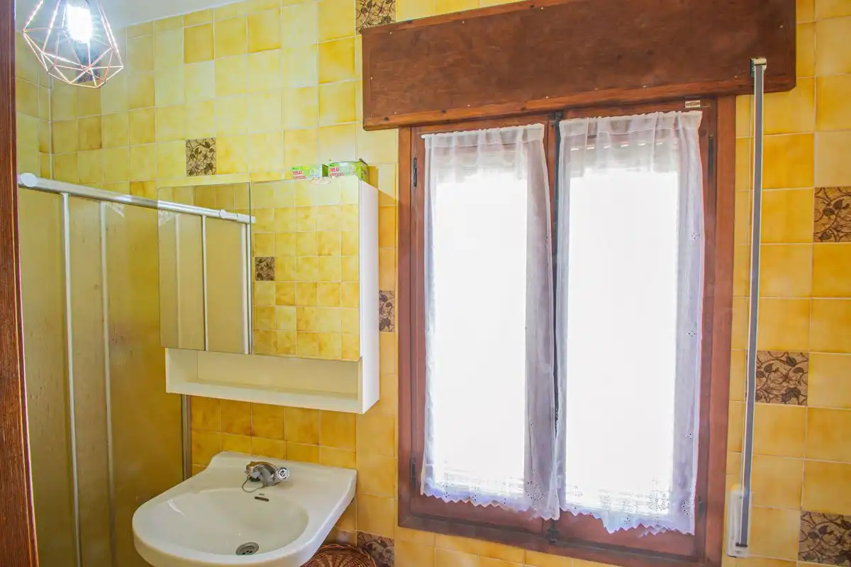 Bathroom of Houses for sale in Calpe / Calp  with Air Conditioner, Heating and Private garden