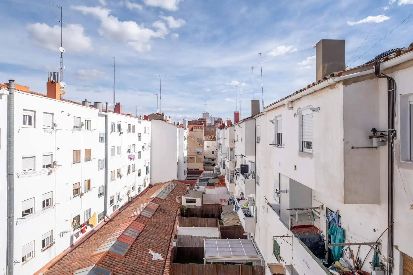 Vista exterior de Edifici en venda en Zaragoza