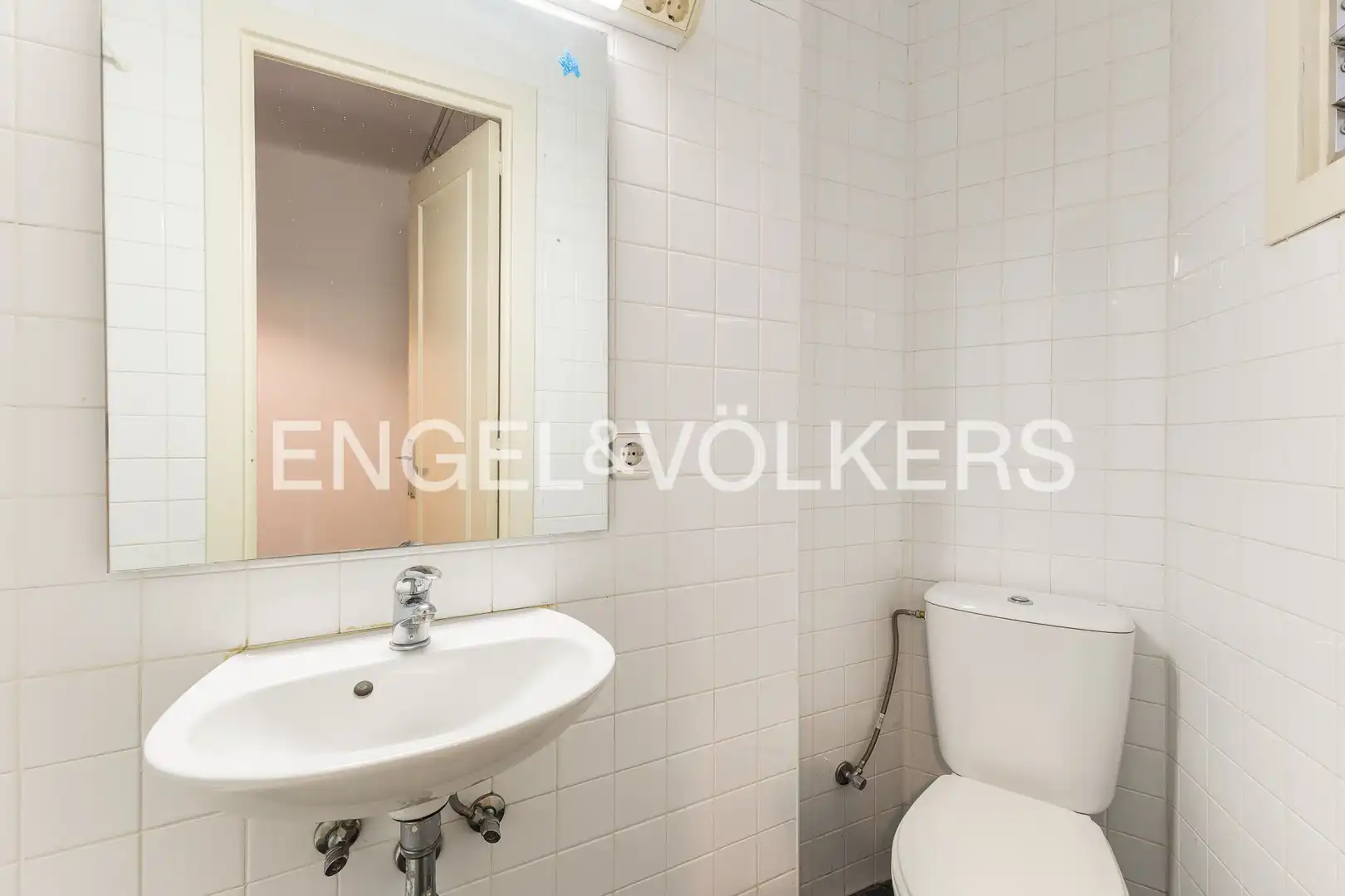 Bathroom of Flat for rent in Barcelona  with Air Conditioner, Heating and Parquet flooring