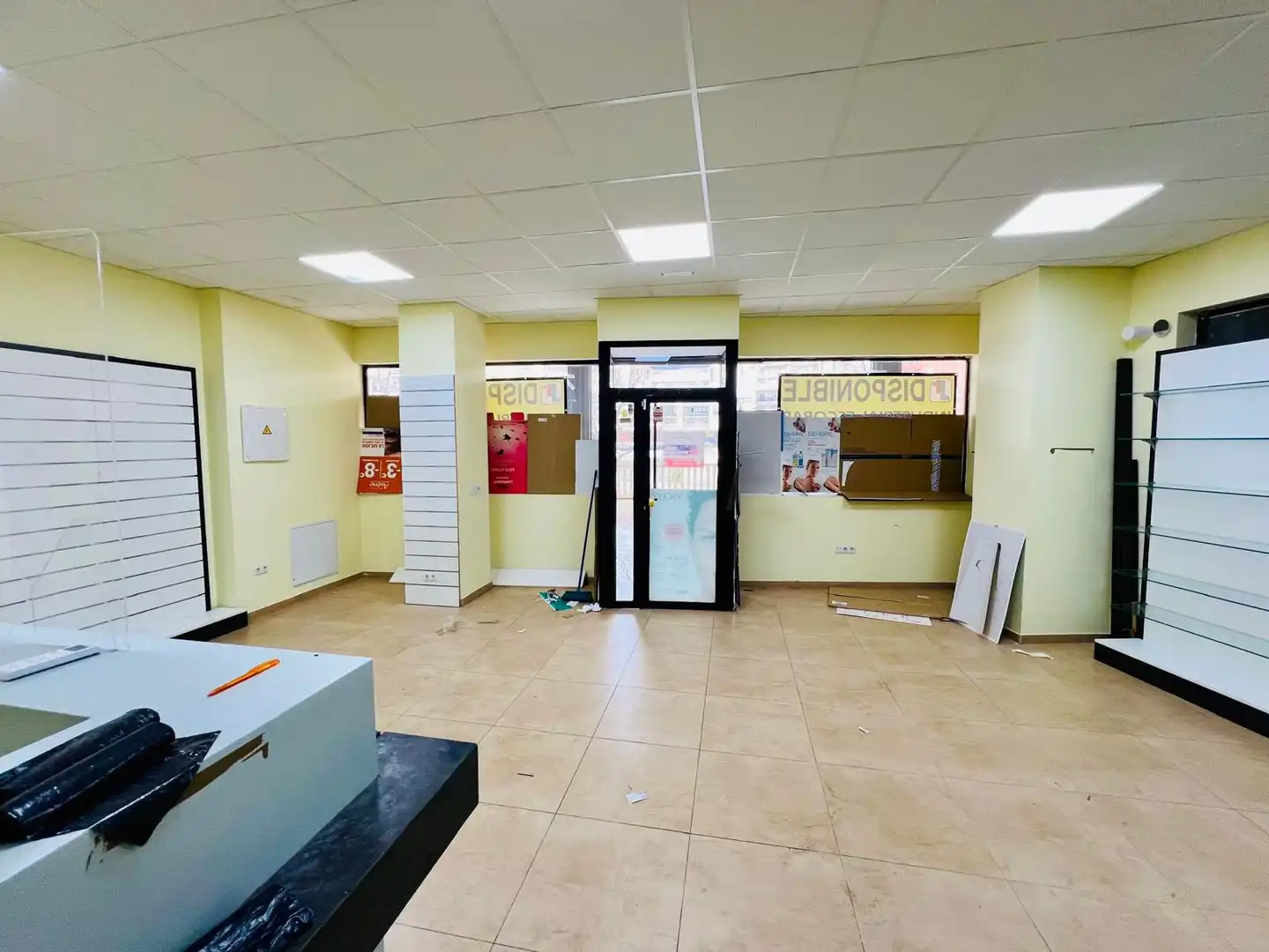 Local en venda a Plaza Alegría, 2, Los Villares