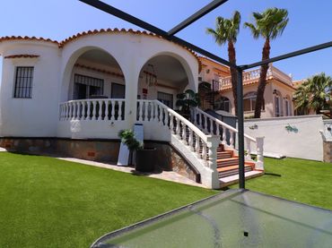 Villa zum Verkauf in Orihuela Costa