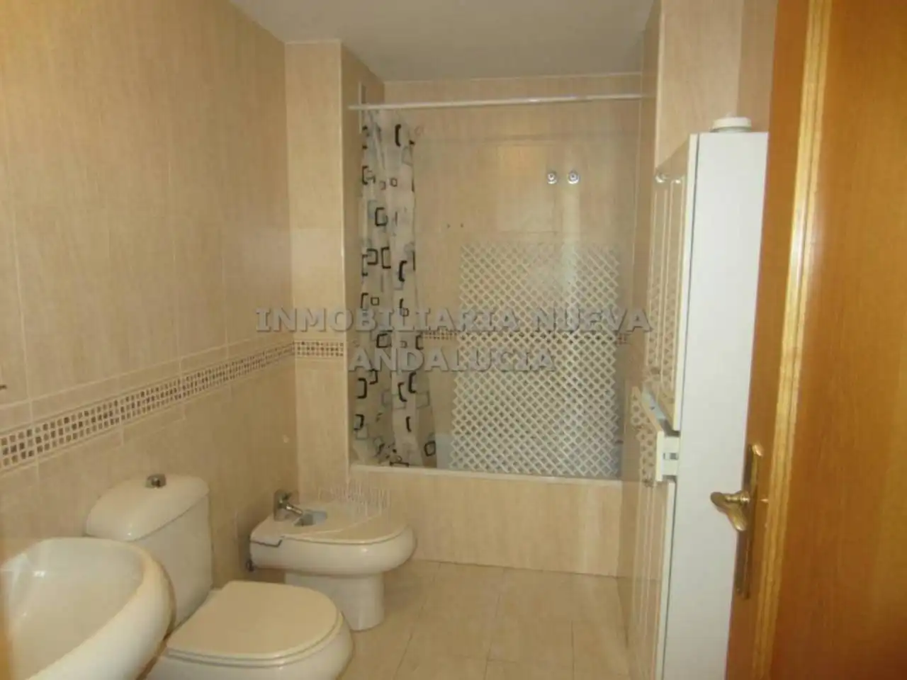 Baño de Piso de alquiler en Almería con Amueblado