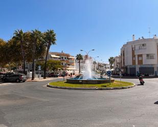 Vista exterior de Casa o xalet en venda en Rota amb Jardí privat, Terrassa i Traster