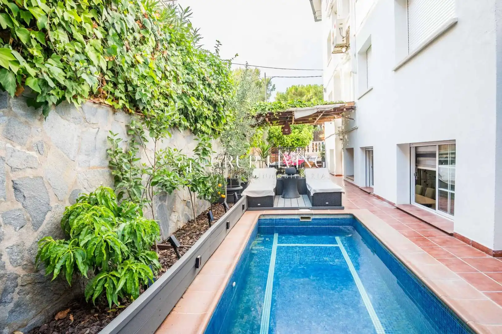 Piscina de Piso en venta en Sitges con Calefacción, Jardín privado y Terraza