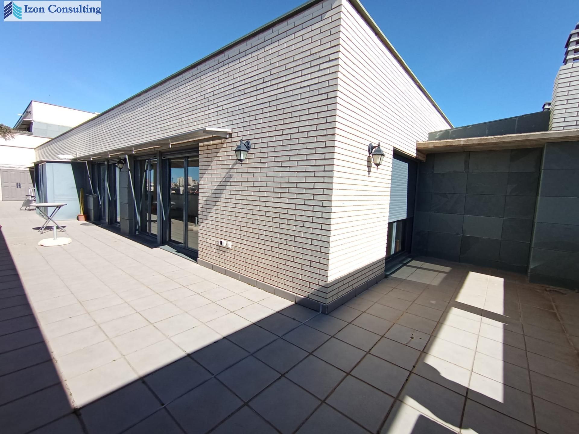 Vista exterior de Àtic en venda en  Albacete Capital amb Aire condicionat, Calefacció i Traster