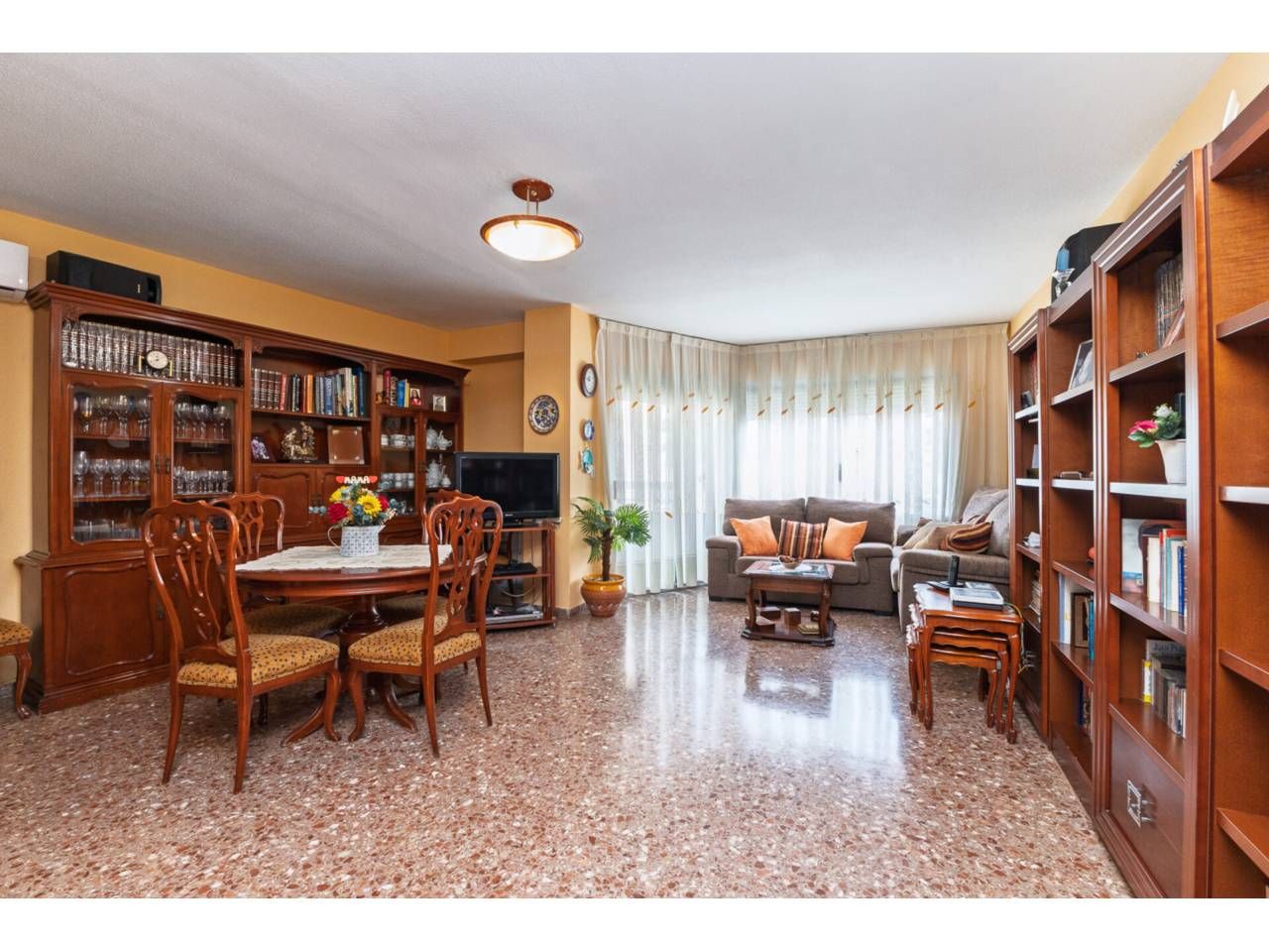 Living room of Flat for sale in  Valencia Capital  with Air Conditioner, Terrace and Balcony
