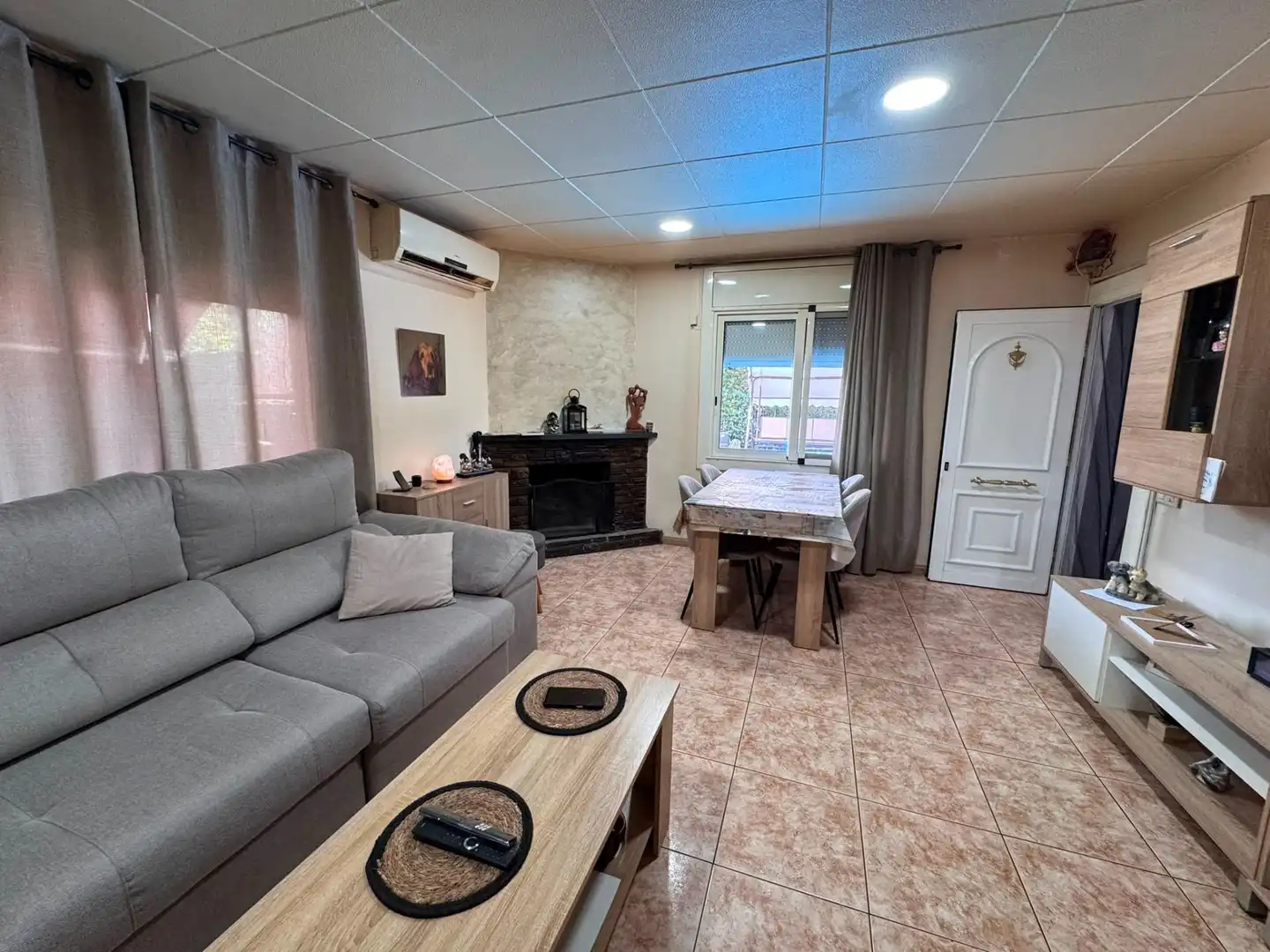Sala de estar de Casa o chalet en venta en Riells i Viabrea con Aire acondicionado, Calefacción y Jardín privado
