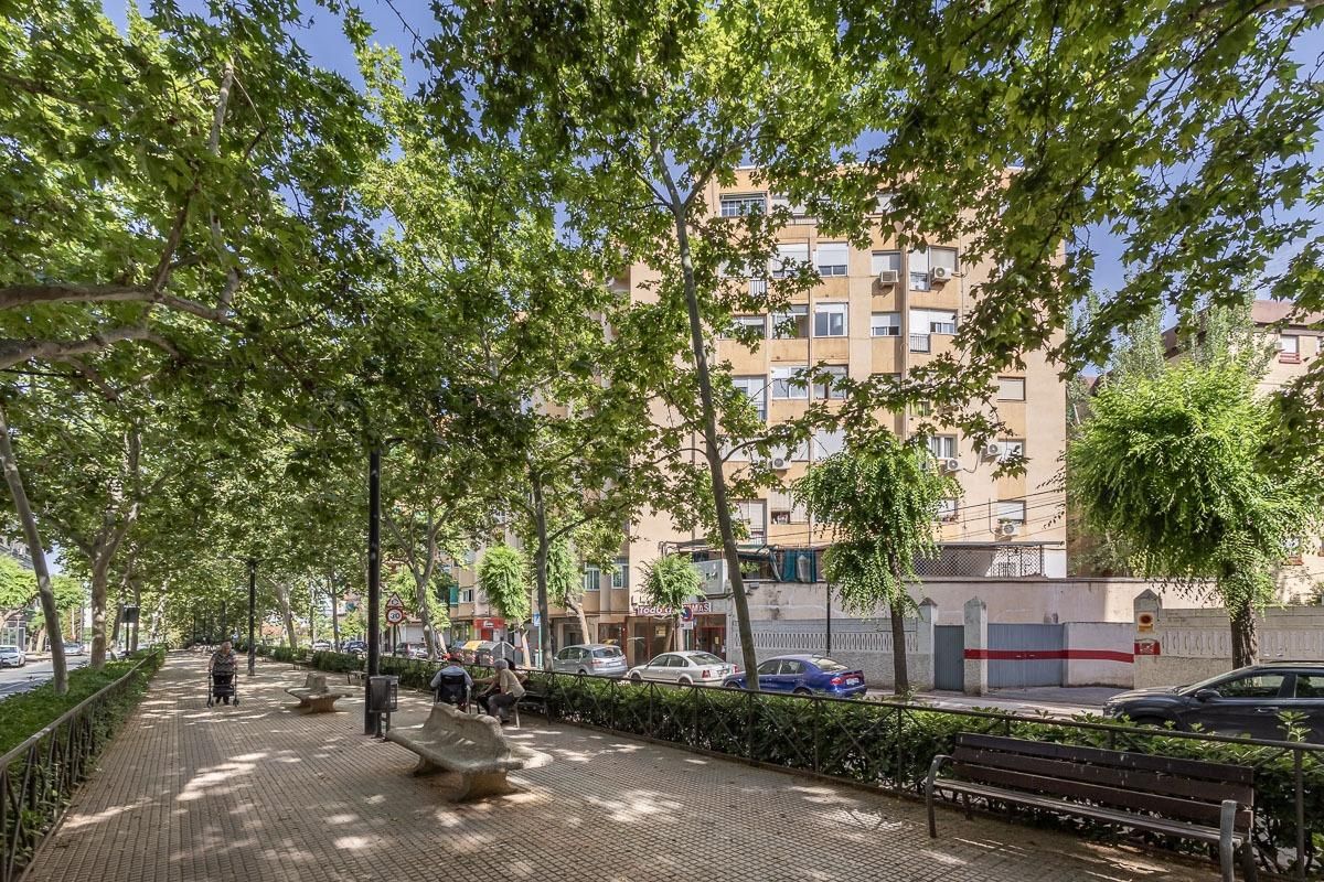Vista exterior de Pis en venda en  Granada Capital amb Terrassa