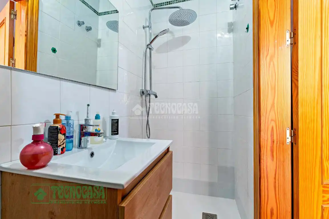Badezimmer von Einfamilien-Reihenhaus zum Verkauf in El Ejido mit Klimaanlage, Parkett und Terrasse