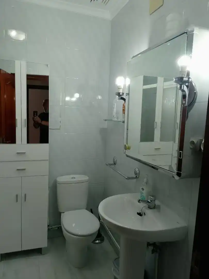 Baño de Piso en venta en Almadén con Aire acondicionado, Amueblado y Lavadora