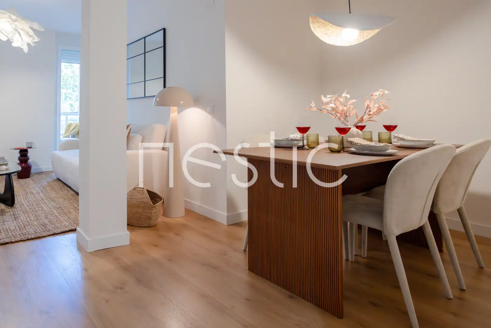 Menjador de Apartament de lloguer en Madrid amb Aire condicionat, Calefacció i Moblat