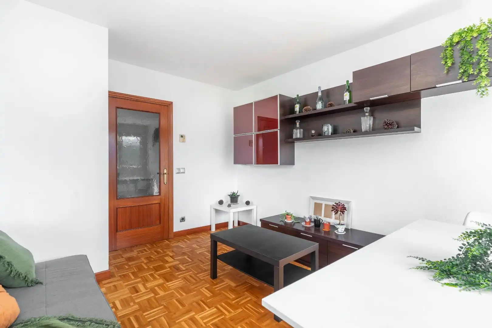 Sala de estar de Piso en venta en Llanera con Calefacción, Trastero y Amueblado