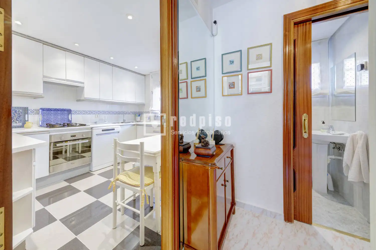Kitchen of Houses for sale in Pozuelo de Alarcón  with Air Conditioner, Heating and Parquet flooring
