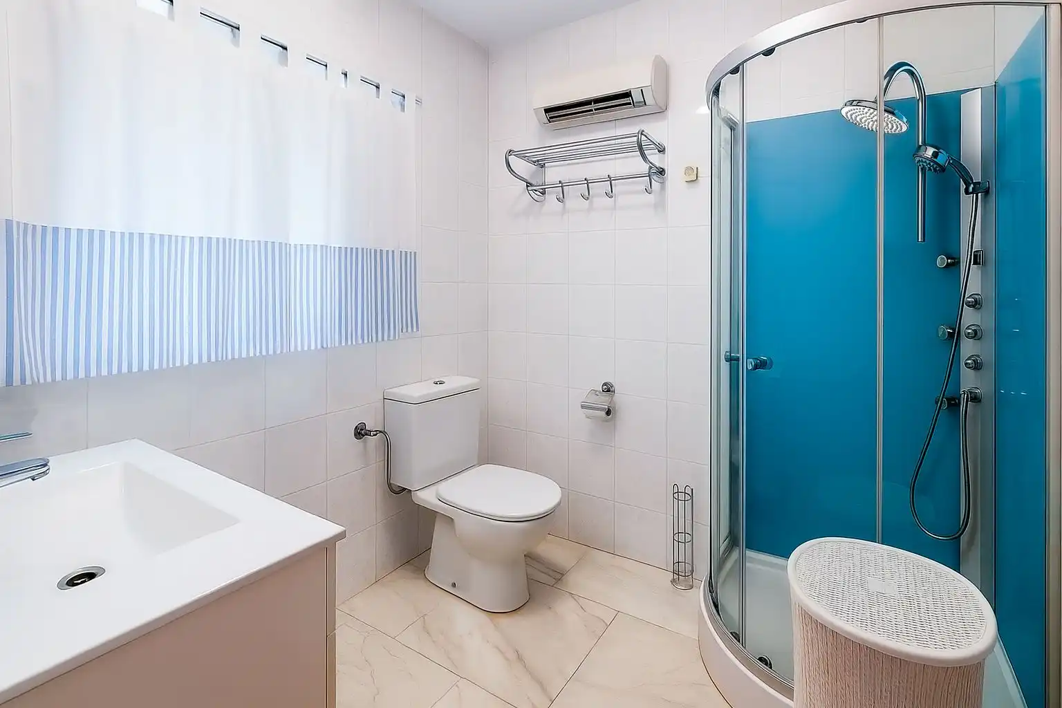 Bathroom of Houses for sale in Málaga  with Air Conditioner, Heating and Private garden