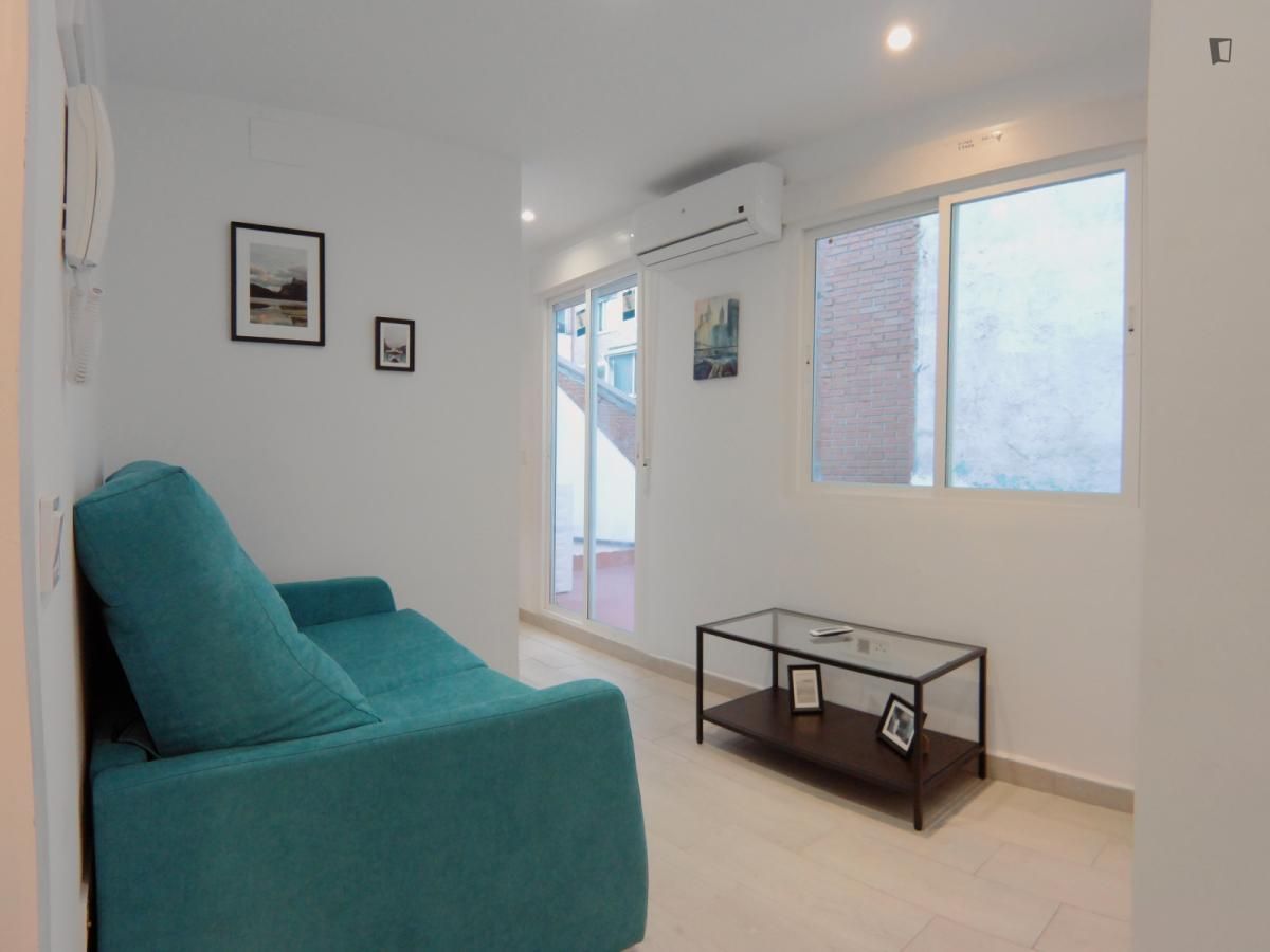 Study to rent in Berruguete