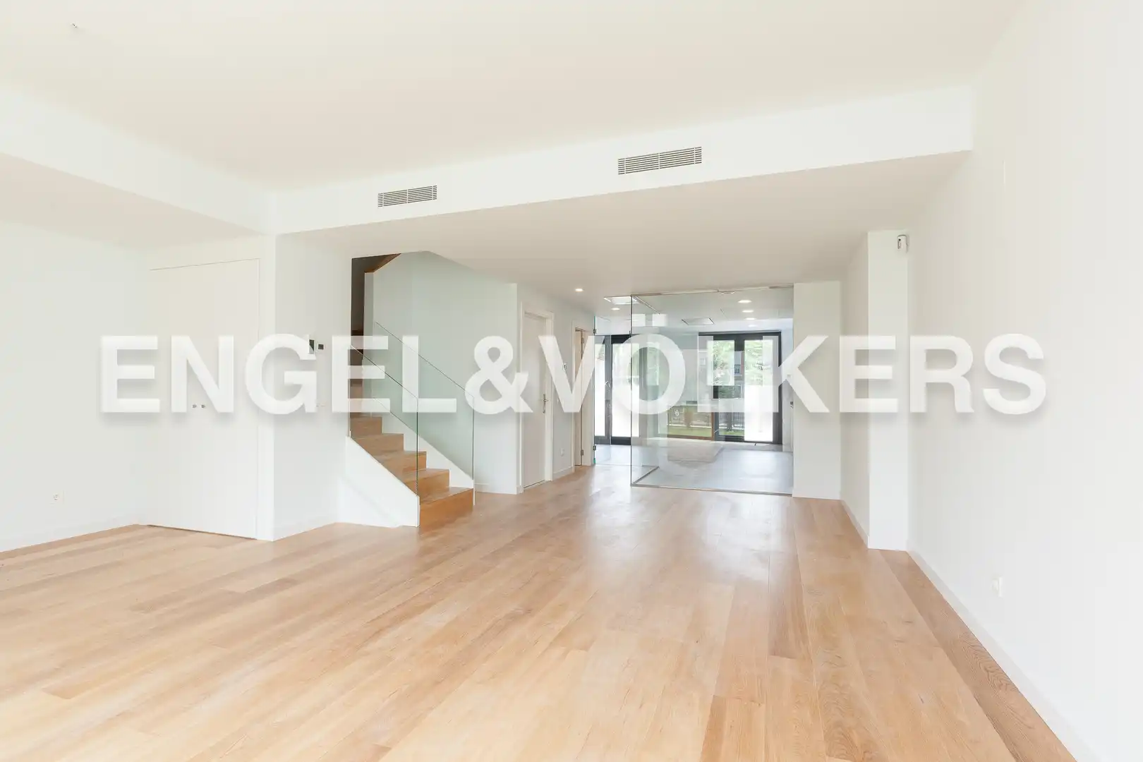 Sala d'estar de Casa o xalet de lloguer en  Madrid Capital amb Aire condicionat, Calefacció i Jardí privat