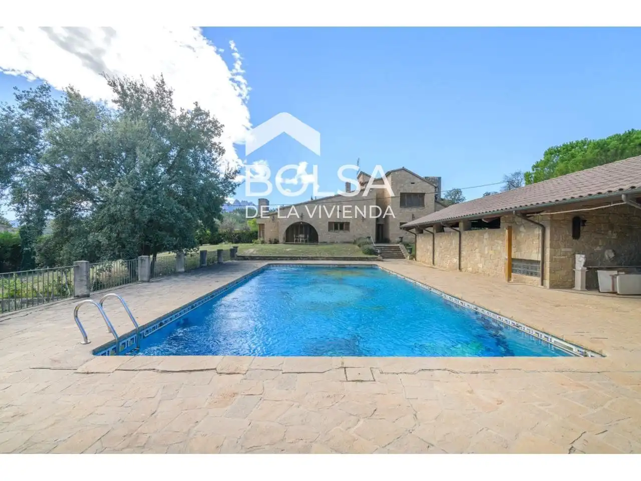 Xalet amb piscina en venda a Sant Vicenç de Castellet