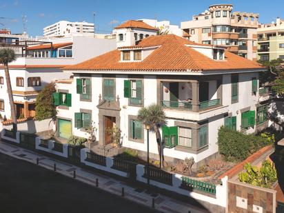 Vista exterior de Casa o xalet en venda en Las Palmas de Gran Canaria amb Jardí privat, Terrassa i Traster