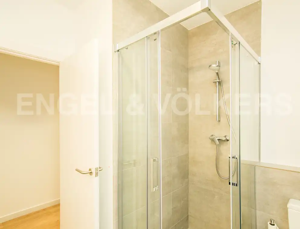Bathroom of Flat for rent in Barcelona  with Air Conditioner, Heating and Private garden