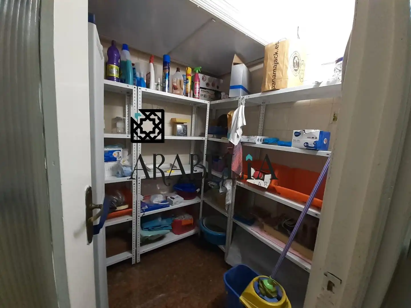 Wohnung zum Verkauf in Córdoba mit Klimaanlage, Terrasse und Abstellraum