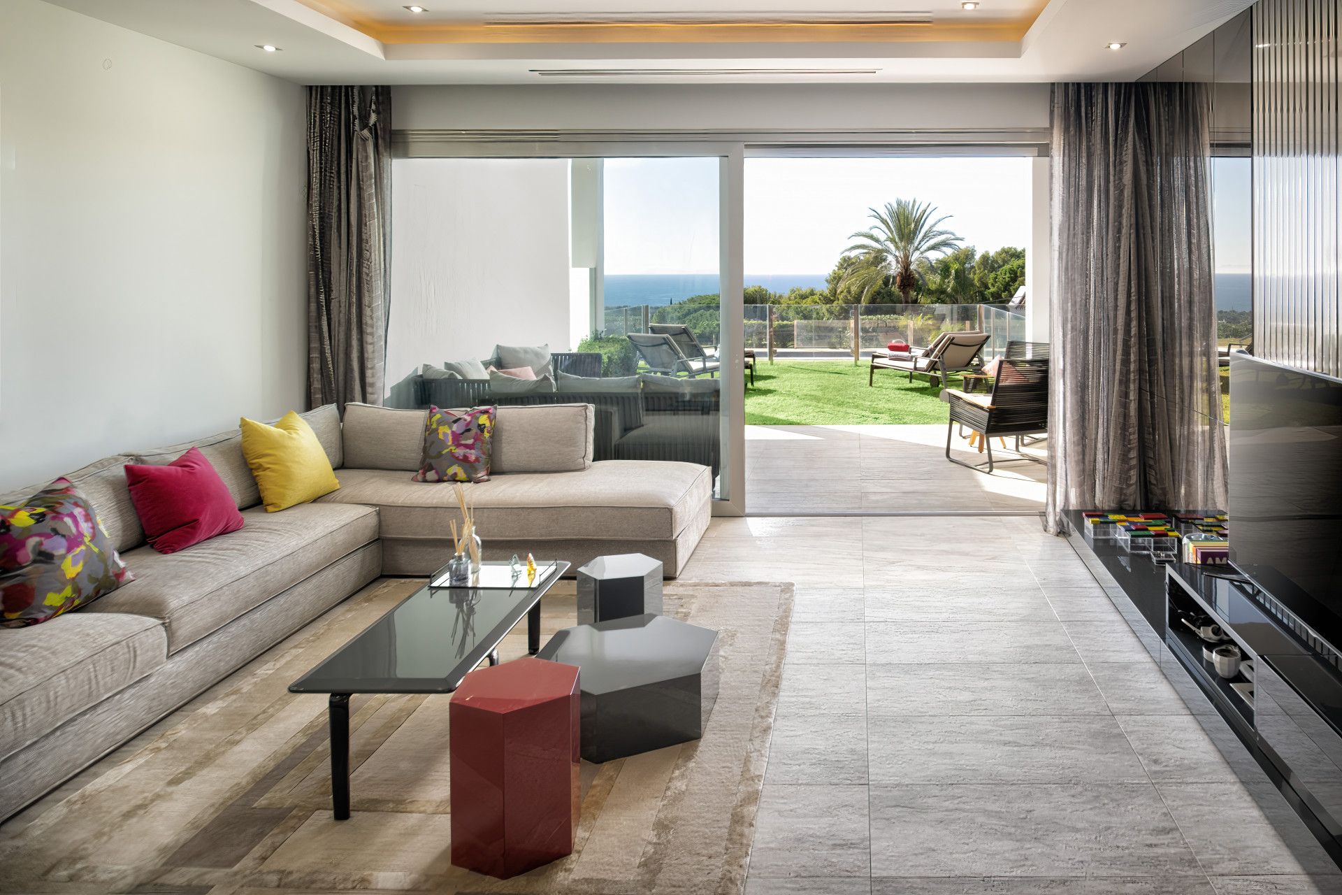 Sala de estar de Casa adosada en venta en Marbella con Aire acondicionado, Jardín privado y Terraza