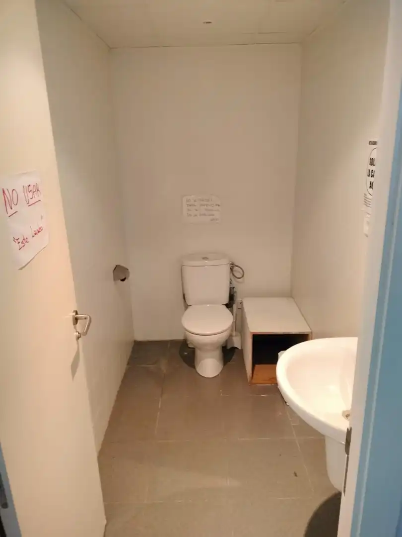 Bany de Local de lloguer en Tarragona amb Aire condicionat i Calefacció