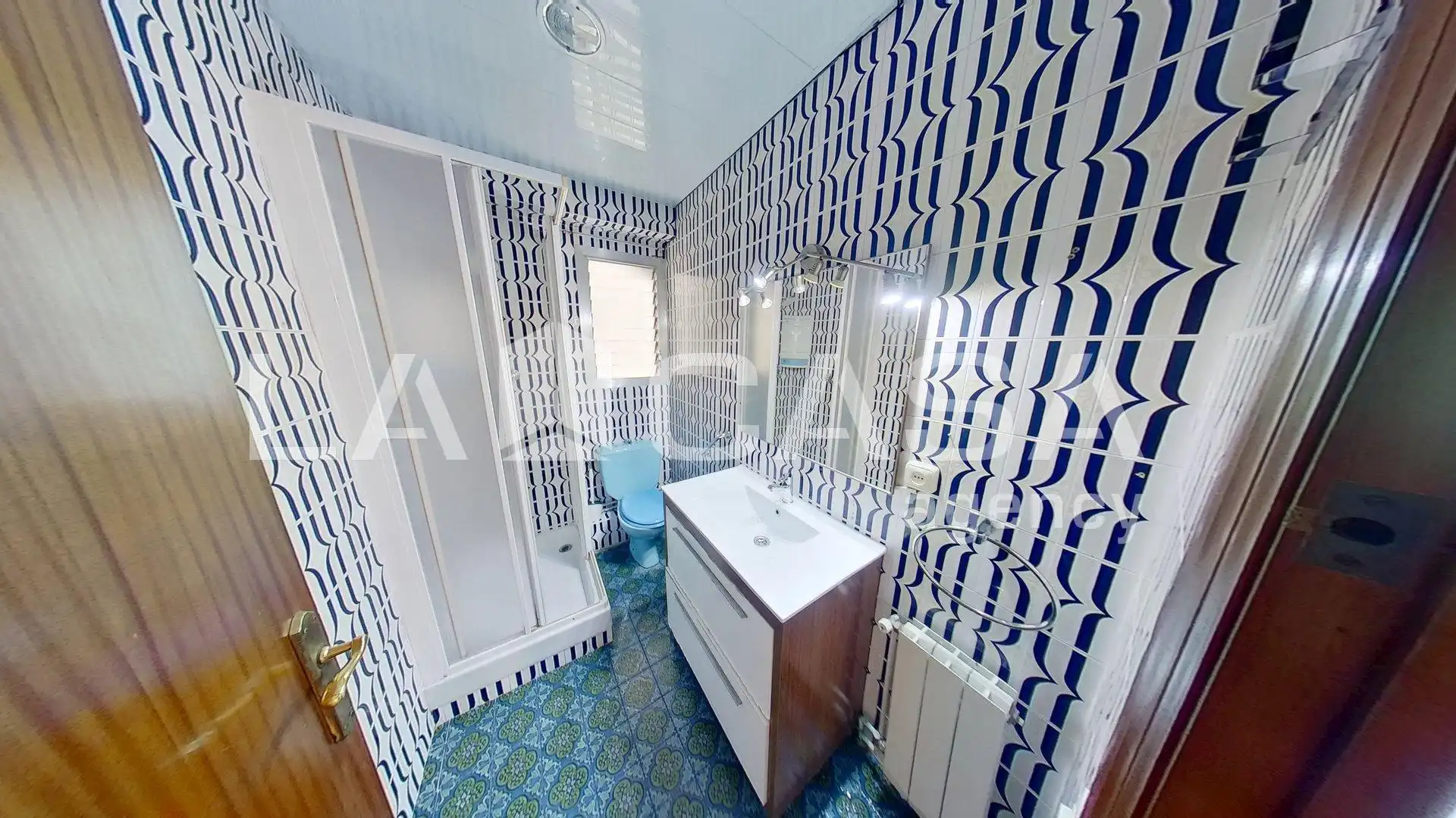 Badezimmer von Wohnung zum Verkauf in Barcelona mit Heizung und Balkon
