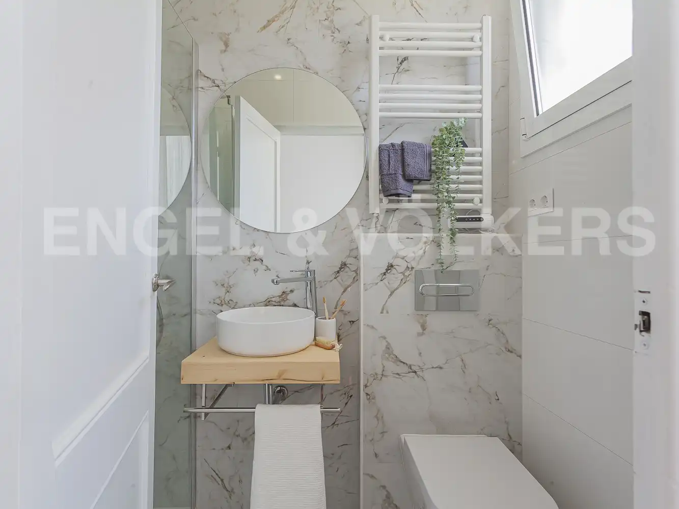 Badezimmer von Wohnung zum Verkauf in Barcelona mit Heizung und Balkon