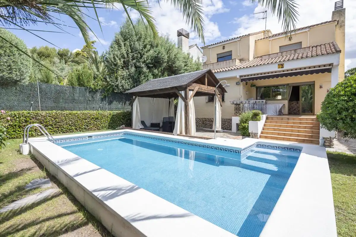 Piscina de Casa o xalet en venda en Rivas-Vaciamadrid amb Aire condicionat, Calefacció i Jardí privat