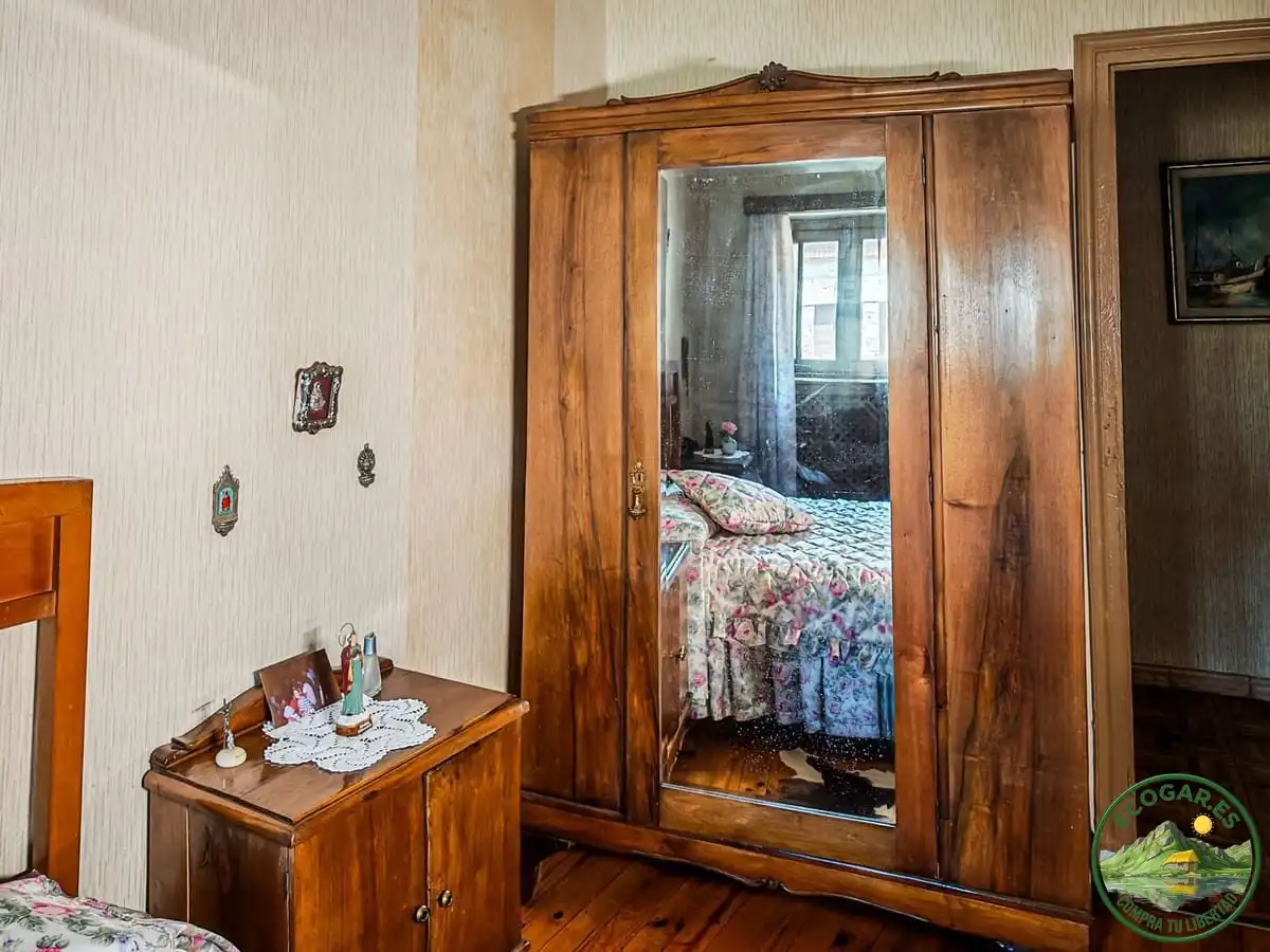 Dormitori de Casa o xalet en venda en Vega de Valcarce amb Calefacció, Jardí privat i Parquet