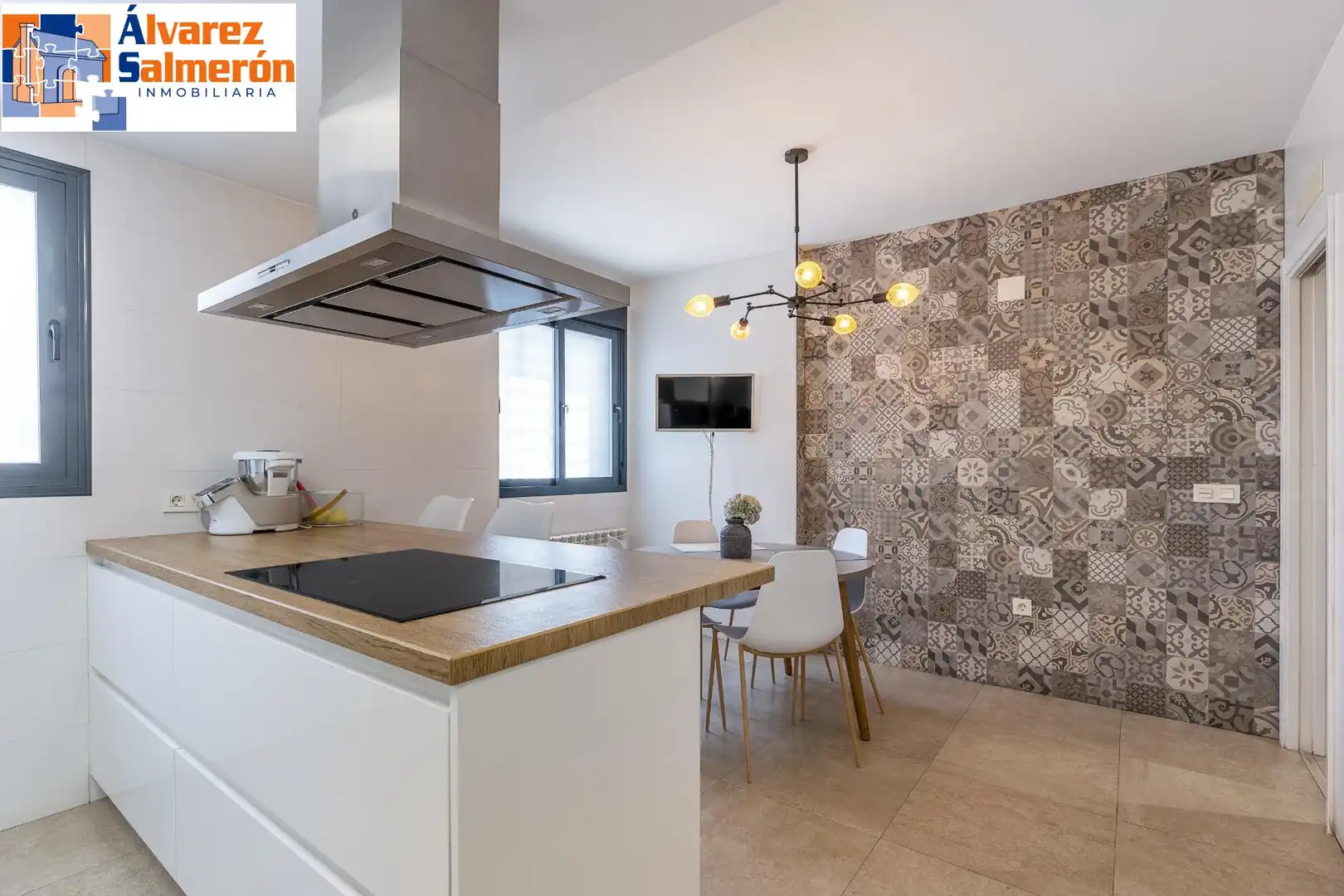 Küche von Einfamilien-Reihenhaus zum Verkauf in Granada mit Privatgarten und Balkon