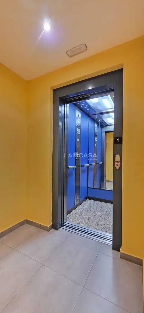 Appartamento con terrazza in vendita a Calle de Juan Bravo, imagen 2