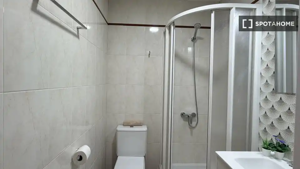 Baño de Piso para compartir en Las Palmas de Gran Canaria con Aire acondicionado, Terraza y Amueblado