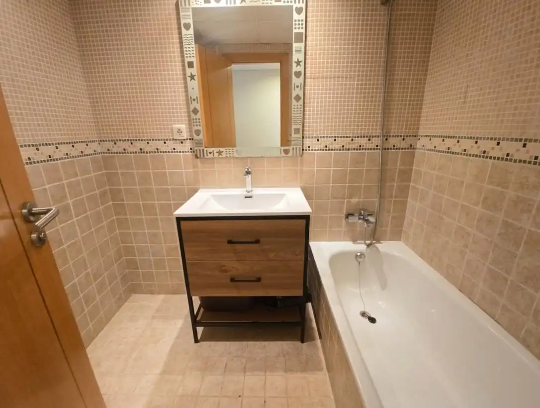 Baño de Piso en venta en Alicante / Alacant con Aire acondicionado, Calefacción y Terraza