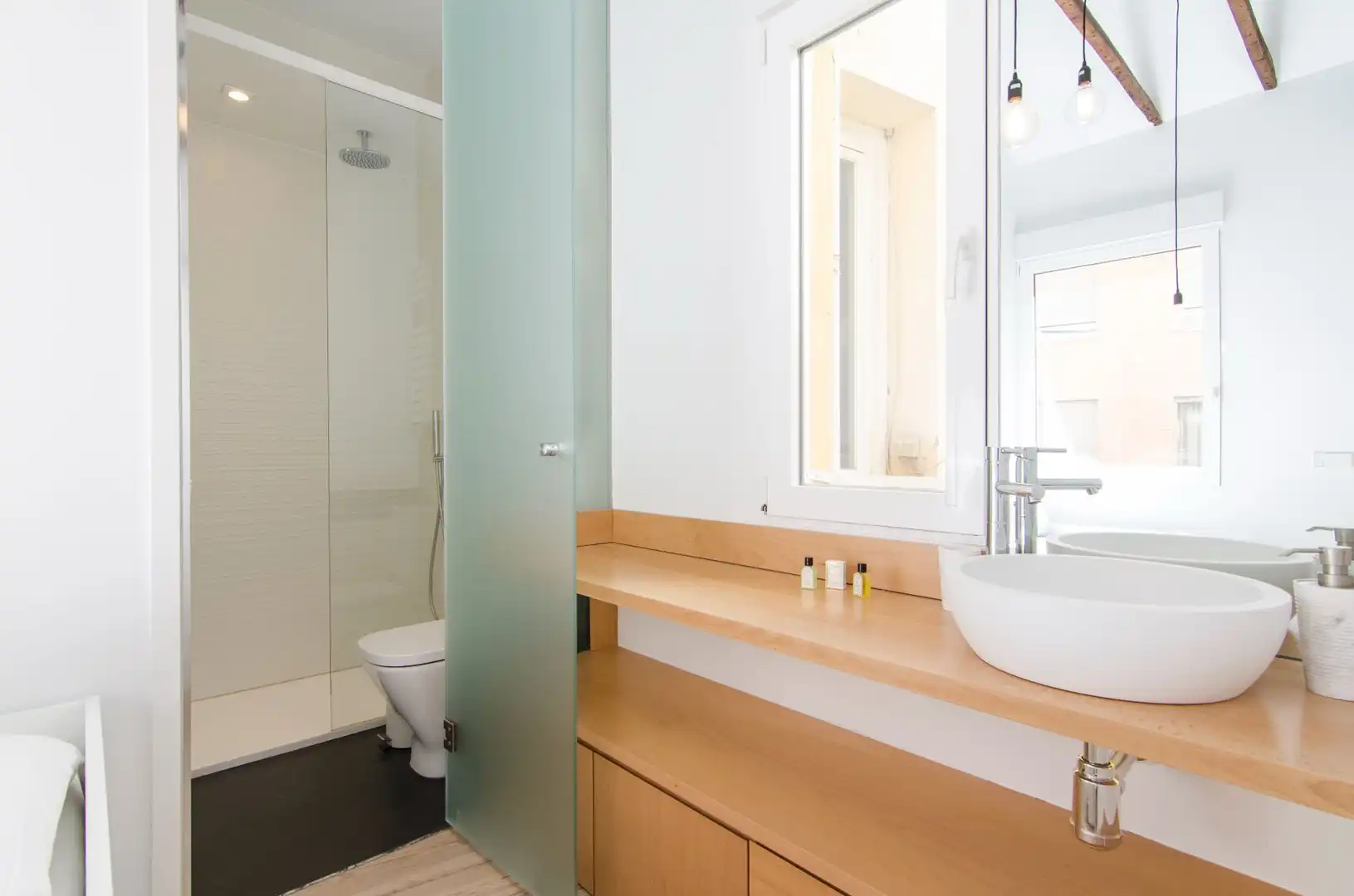 Baño de Ático en venta en Madrid con Calefacción y Amueblado