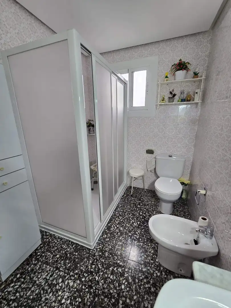 Bathroom of Flat for sale in Elche / Elx  with Air Conditioner and Balcony