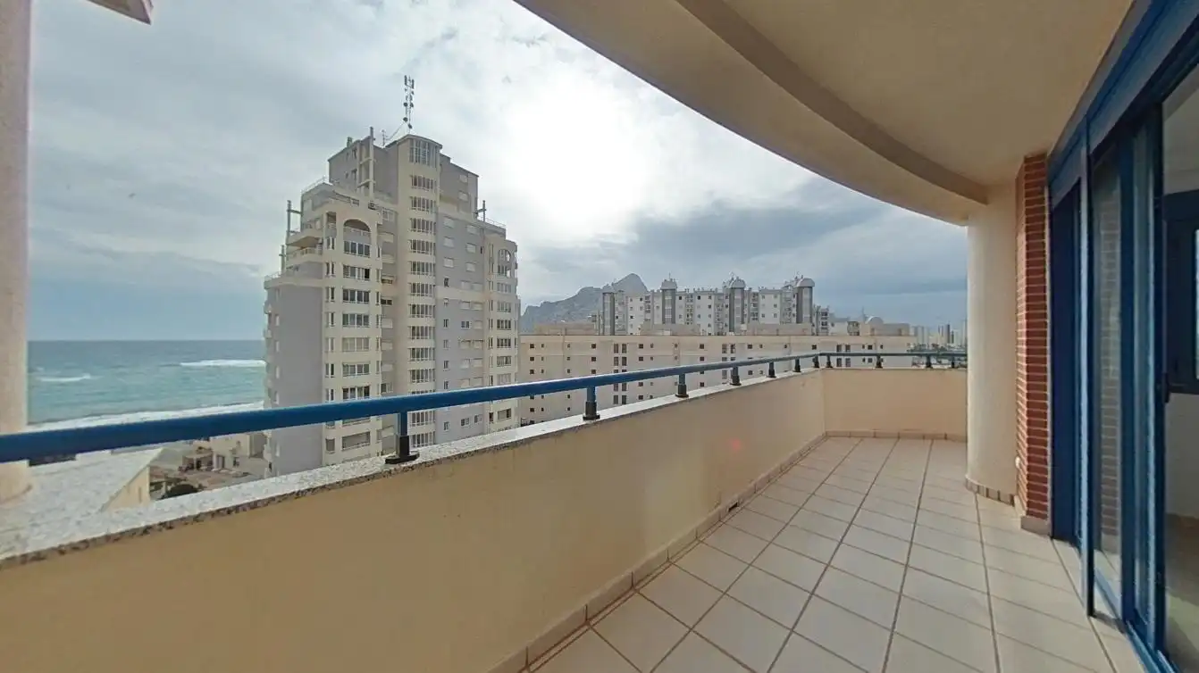 Piso con ascensor en venta en Av Rosa de los Vientos  - Ed Penyal II -