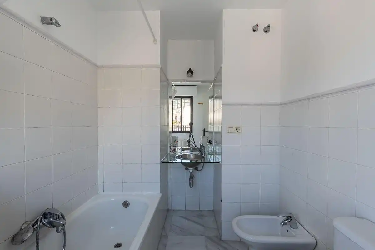 Bany de Casa o xalet en venda en Granada amb Aire condicionat, Calefacció i Jardí privat