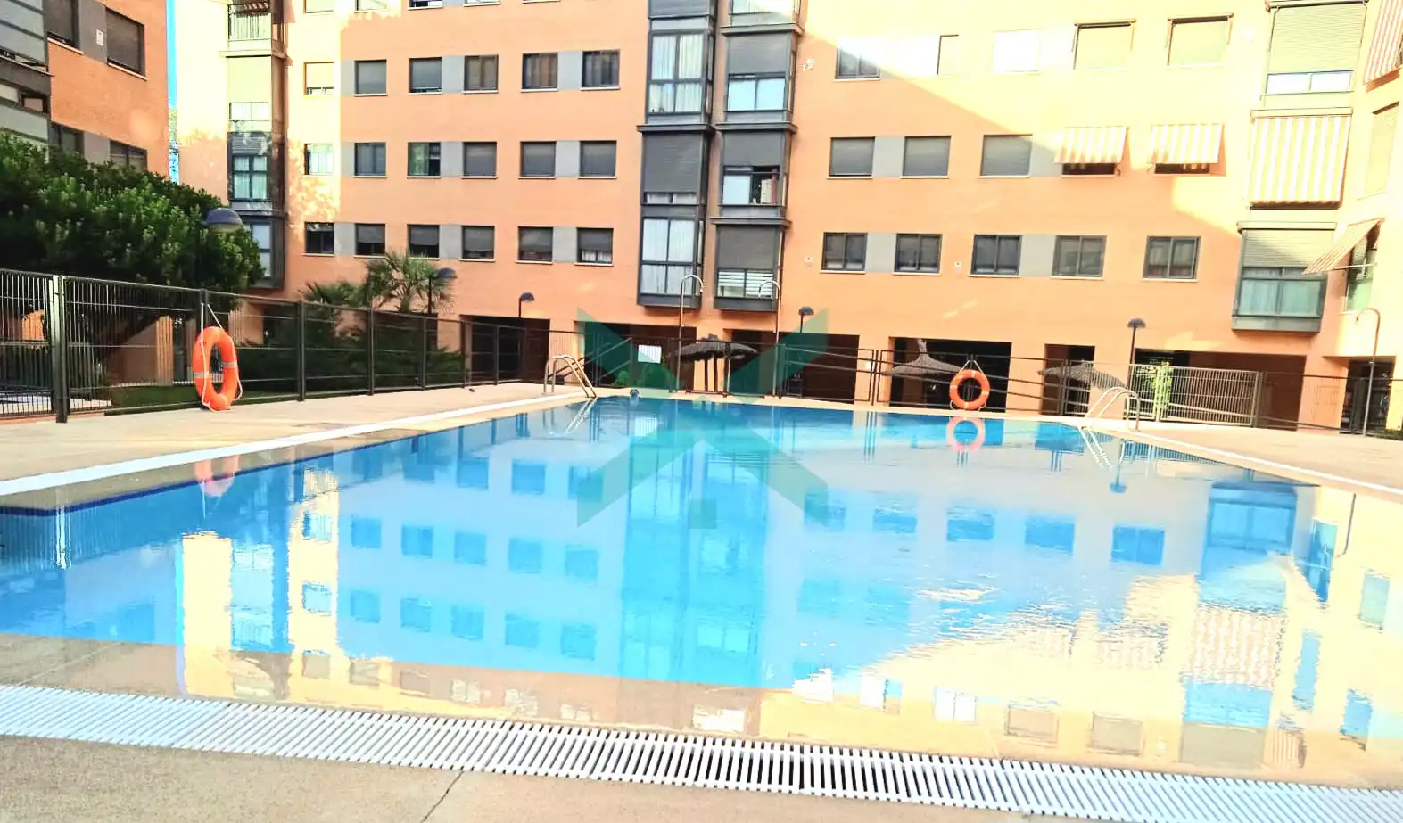 Piscina de Pis en venda en Madrid amb Aire condicionat, Calefacció i Jardí privat