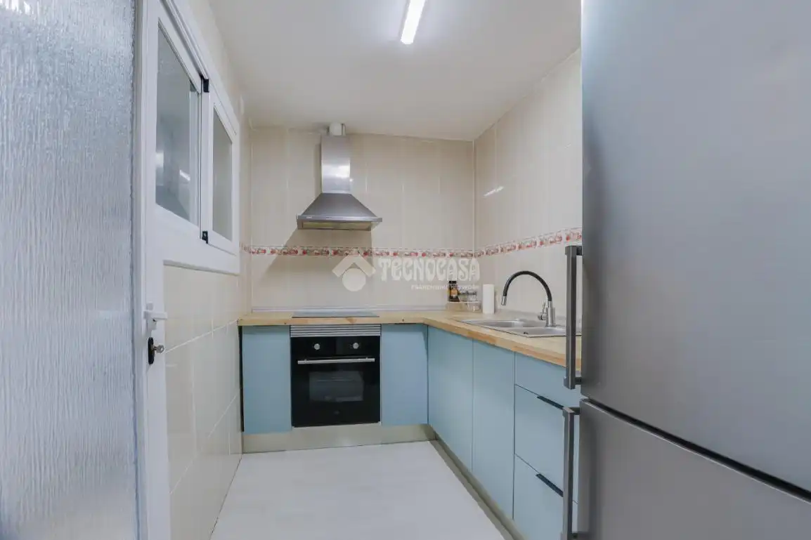 Cuina de Pis en venda en Terrassa amb Aire condicionat i Balcó