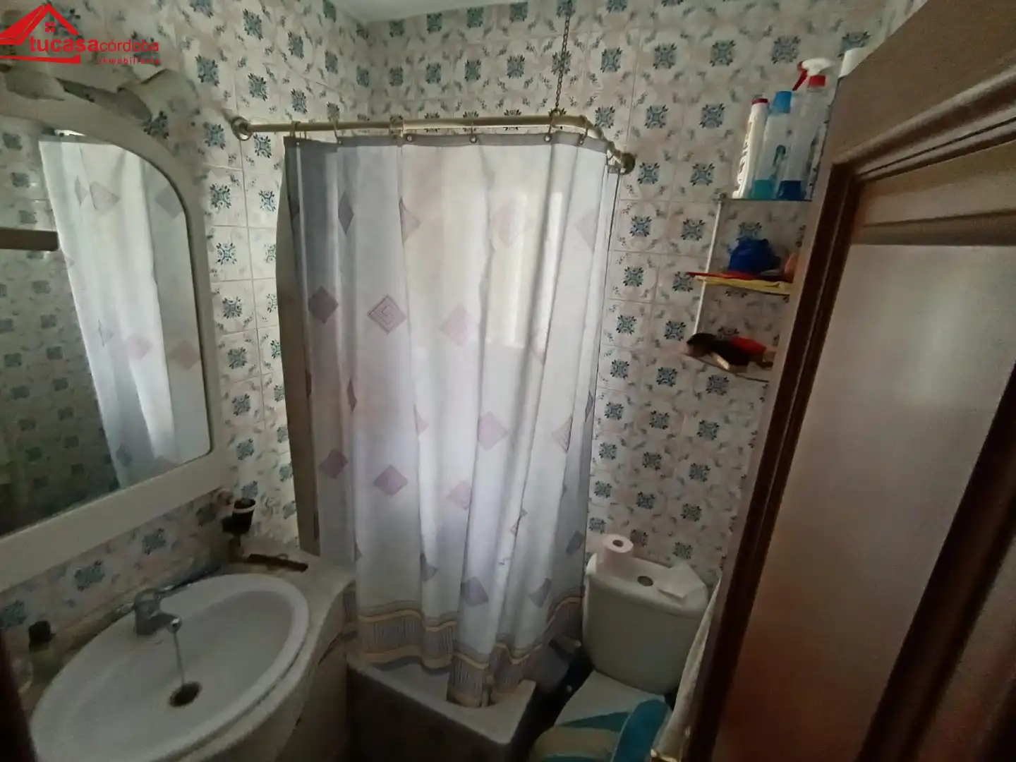 Baño de Piso en venta en Fernán-Núñez con Aire acondicionado, Terraza y Amueblado