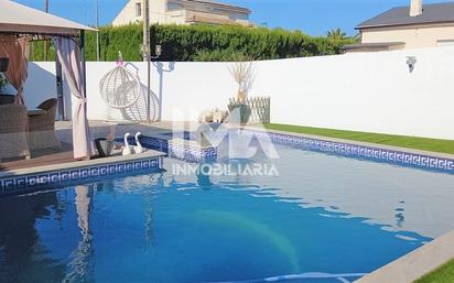 Piscina de Casa o xalet en venda en La Pobla de Vallbona amb Aire condicionat, Terrassa i Piscina