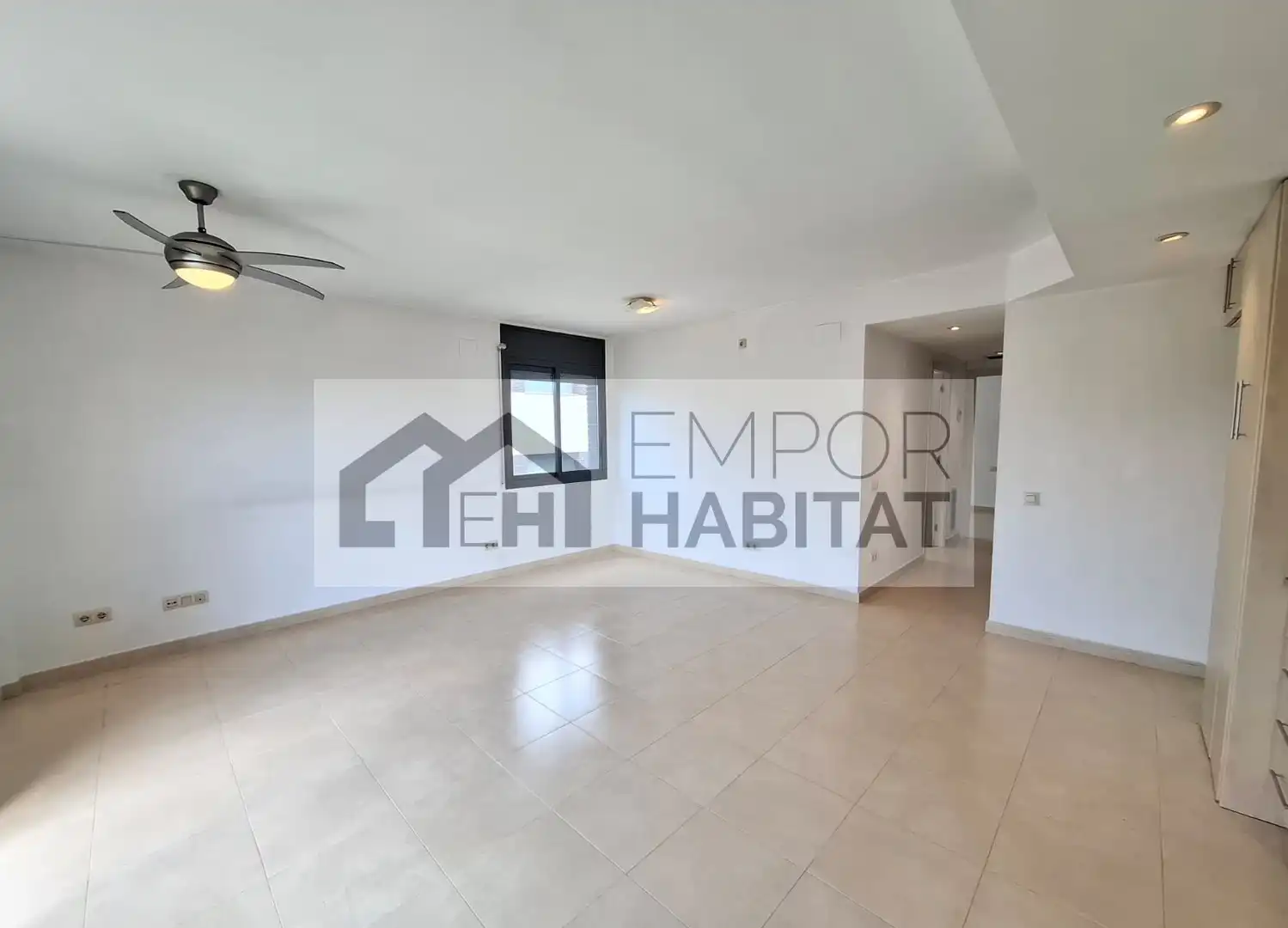 Living room of Apartments for sale in Llançà  with Air Conditioner, Heating and Terrace