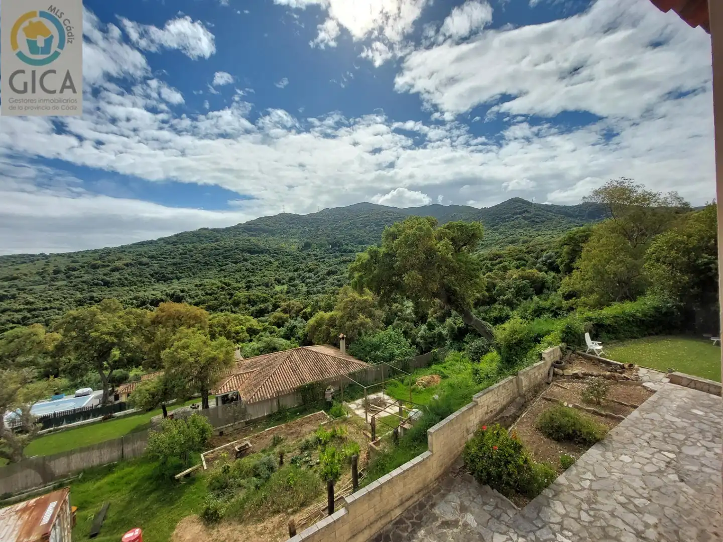 Jardí de Casa o xalet en venda en Algeciras amb Aire condicionat, Jardí privat i Piscina