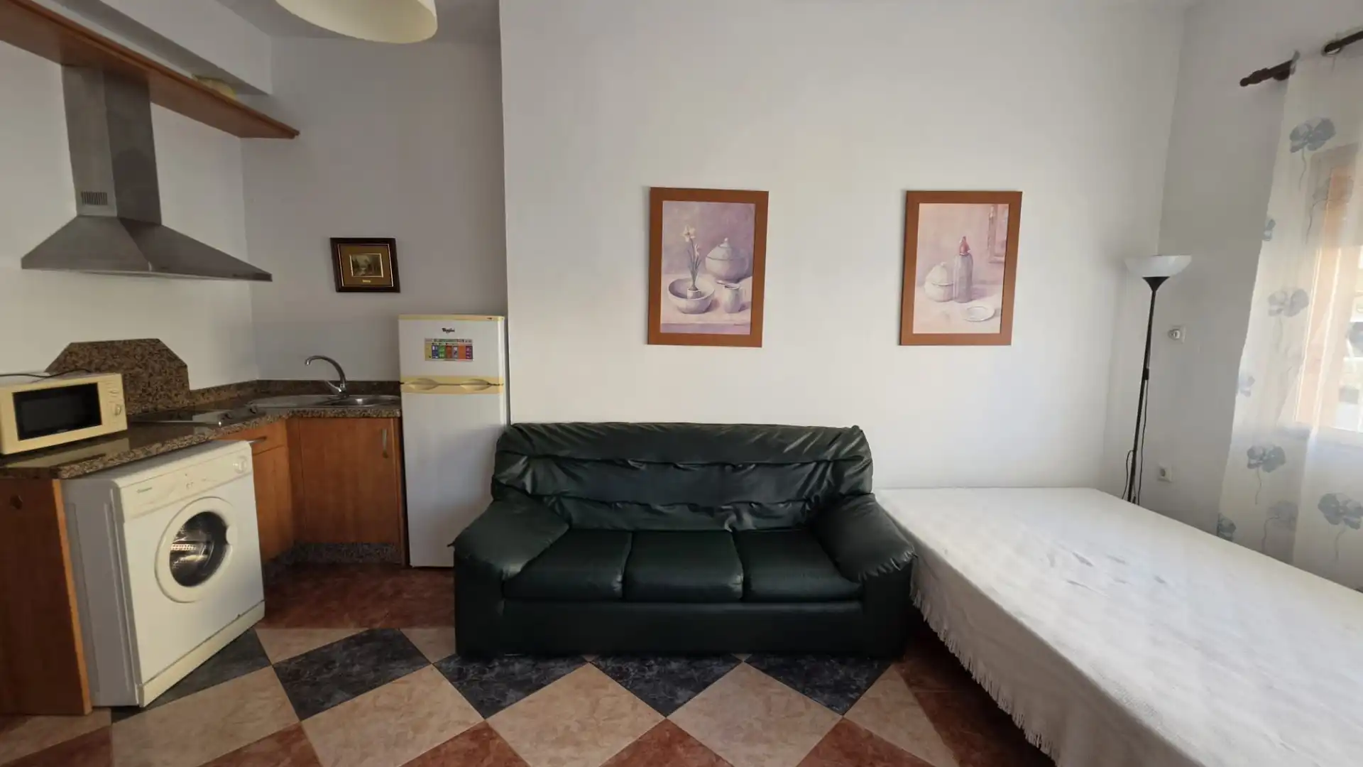Sala de estar de Estudio de alquiler en Málaga con Amueblado y Lavadora