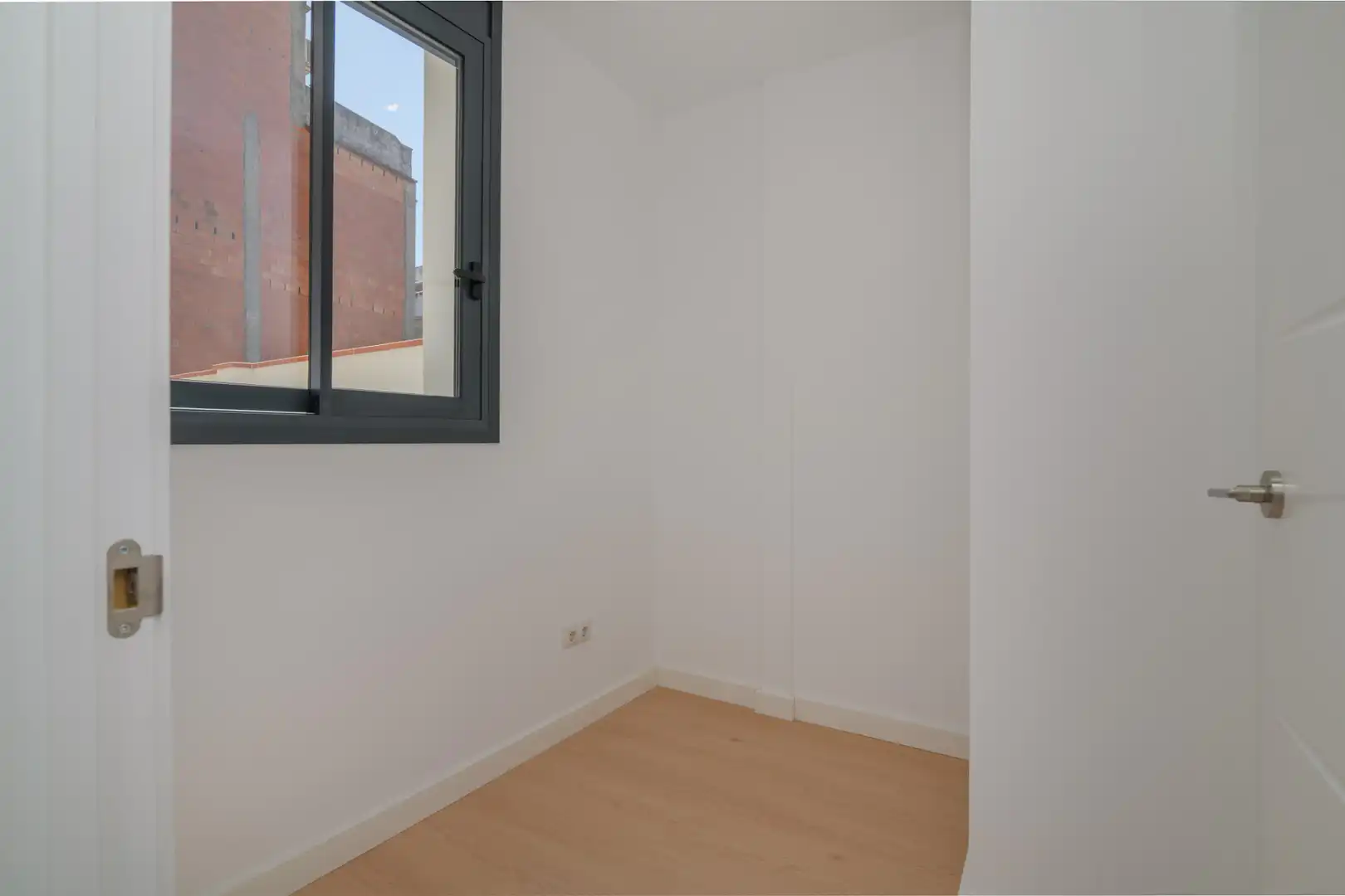 Penthouse with terrace for sale in Carrer Victòria 95, imagen 3