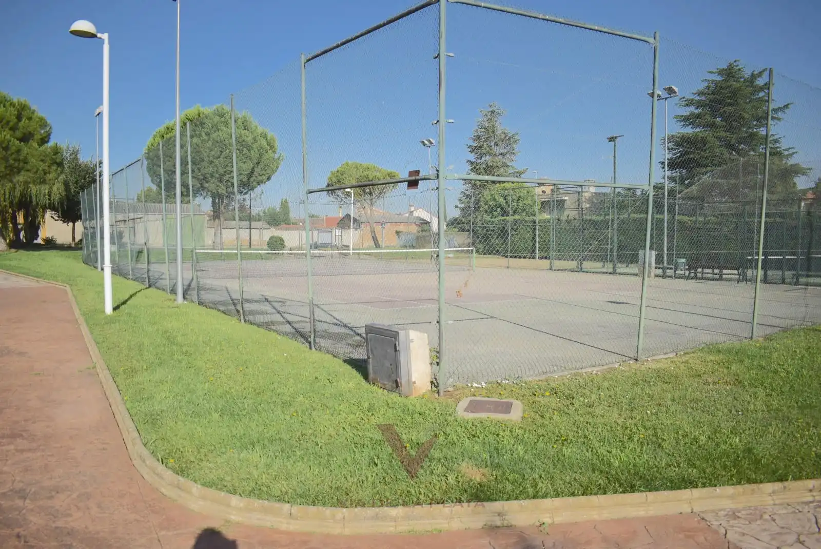 Parking de Casa adosada en venta en Monterrubio de Armuña con Calefacción, Jardín privado y Parquet