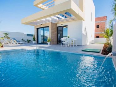 Detached house with balcony for sale in Los Montesinos
