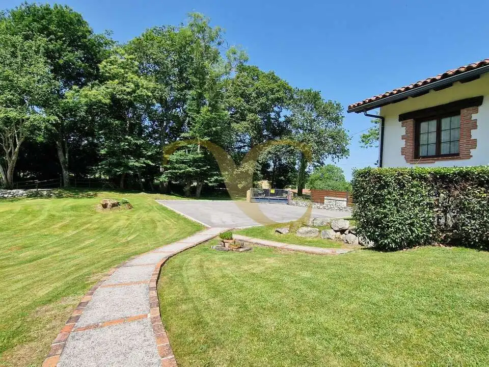 Jardí de Casa o xalet en venda en Llanes amb Calefacció, Jardí privat i Terrassa