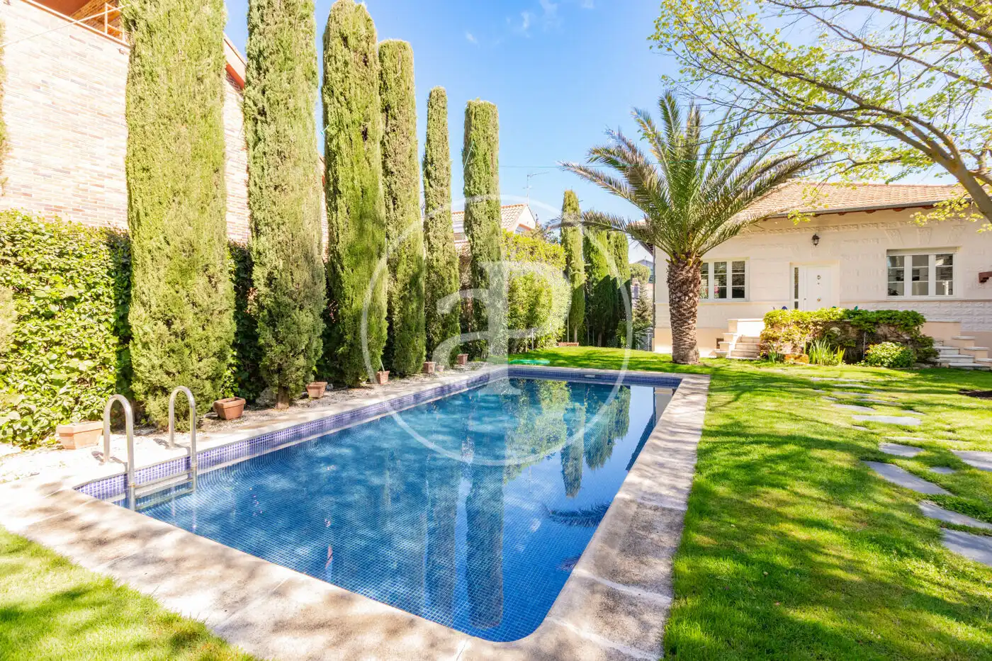 Swimming pool of Houses for sale in Madrid  with Air Conditioner, Heating and Private garden